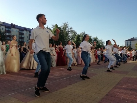 Выпускники Саранска записали ролик для Всероссийского флешмоба #ТвойХод