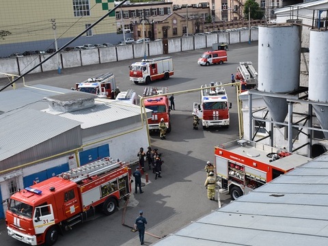 На Саранском элеваторе пожарные отработали действия по ликвидации последствий взрыва и горения