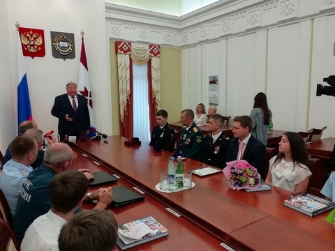 В Саранске вручили награды героям, спасшим ребенка, и паспорта юным гражданам