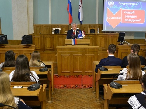 Школьники Саранска и Рузаевки в День Конституции РФ посетили Государственное Собрание Мордовии