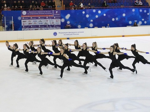 Команды Мордовии заняли 10 и 6 место на Чемпионате и Первенстве России по синхронному катанию