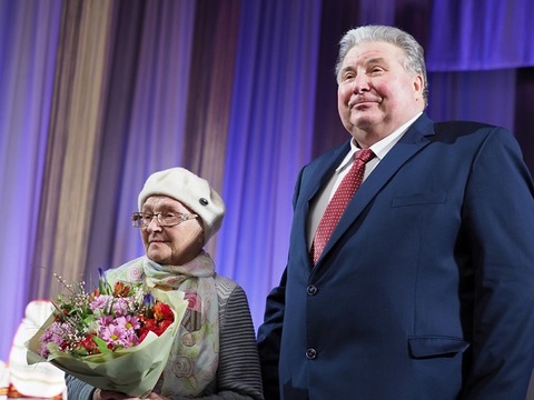Глава Мордовии вручил награды женщинам в преддверие 8 марта