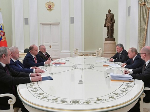 Президент России попросил депутатов Госдумы провести разъяснительную работу по поправкам в Конституцию