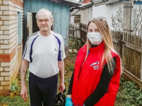 «Молодежка ОНФ» в Мордовии помогла продуктами из «Тележки добра» попавшему в беду пенсионеру