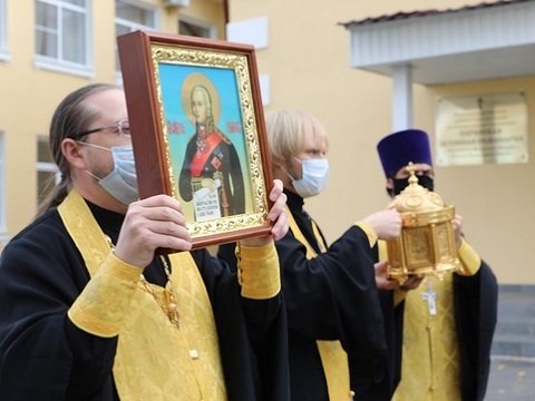 В Мордовии провели крестный ход в избавление от коронавируса с мощами праведного воина Феодора Ушакова