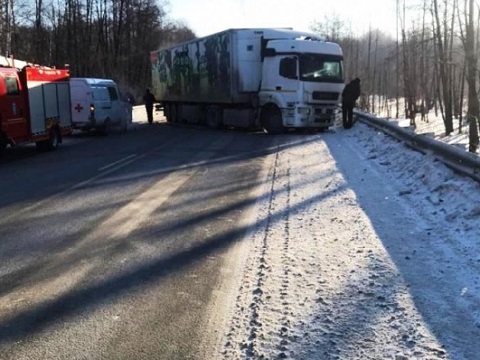 Юноша и девушка погибли в столкновении Hyundai Trajet с КамАЗом в Мордовии, трое – в больнице