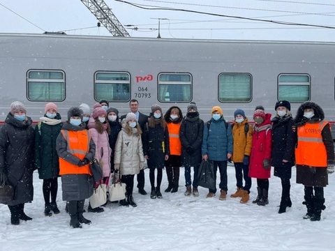 В Рузаевке транспортные полицейские напомнили о правилах безопасности школьникам