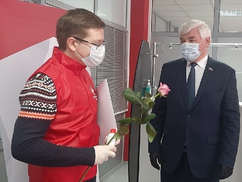 Александр Воробьев вручил волонтерам-медикам Мордовии Благодарственные письма за помощь людям в пандемию