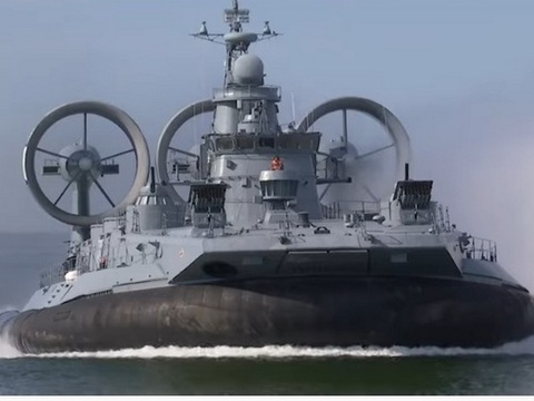 Стрельбу пушек корабля на воздушной подушке «Мордовия» показали на видео