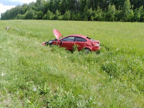 В Мордовии у Kia Rio на ходу лопнуло колесо, пострадали женщина и ребенок