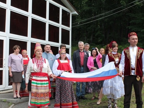 В Мордовии состоялась церемония поднятия государственного флага России на историческом Сурском рубеже