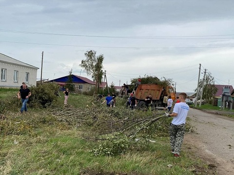 Волонтеры помогли пострадавшим от урагана в Старошайговском районе Мордовии