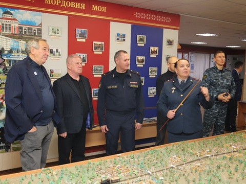 Постоянно действующую экспозицию по истории УФСИН России по Мордовии посетил Шамиль Тарпищев