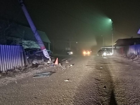 В Ковылкино водитель ВАЗ-21140 врезался в опору ЛЭП, пострадал пассажир