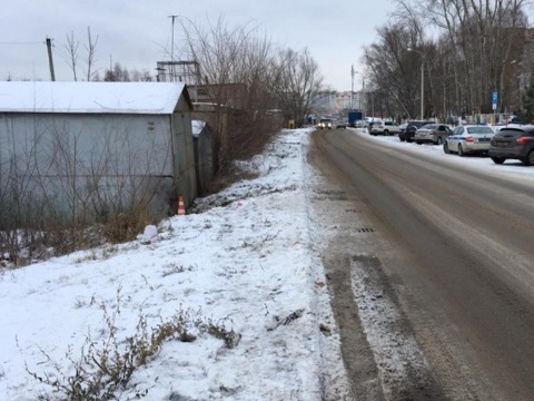 В Саранске водитель «Лады Гранты» врезался в гаражный бокс