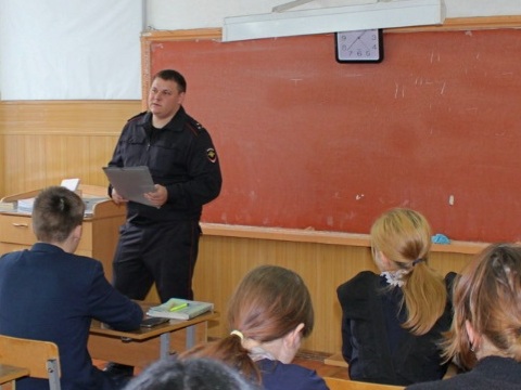В Мордовии транспортные полицейские и общественники провели профилактическую беседу с подростками