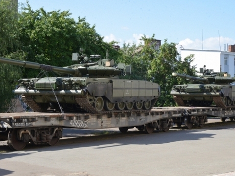 Современные модернизированные танки Т-80БВМ досрочно поступили в войска