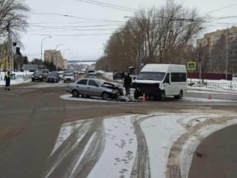 В Саранске устанавливают обстоятельства столкновения маршрутного автобуса и Hyundai Accent