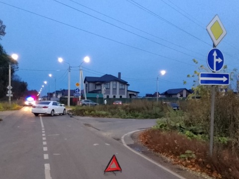 В пригороде Саранска столкнулись ВАЗ-21144 и «Тойота Камри», пострадали водители