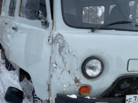 В Мордовии столкнулись два УАЗа, один водитель госпитализирован 