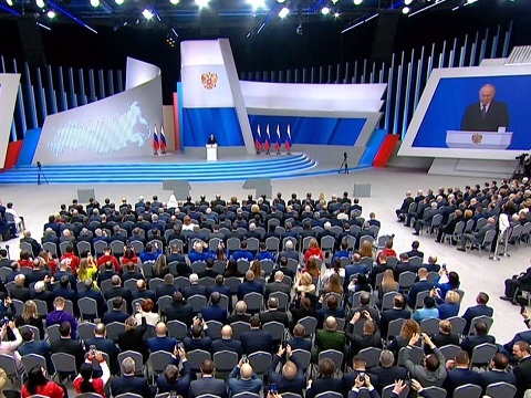 Президент России Владимир Путин обращается с Посланием Федеральному Собранию