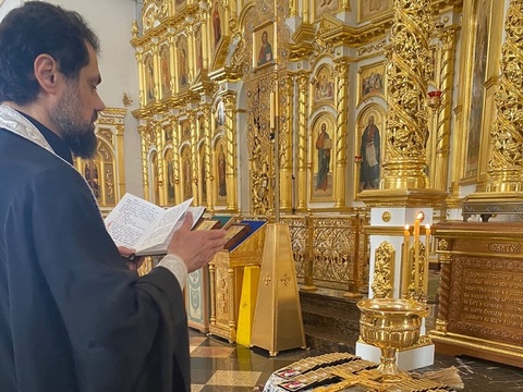 В Кафедральном соборе Ушакова в Саранске освятили 50 шевронов для защитников в зоне СВО 