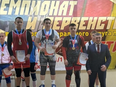 Мордовские штангисты успешно выступили на чемпионате и первенстве ПФО