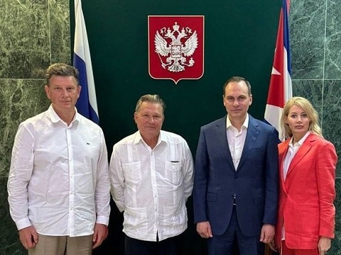 Глава Мордовии встретился с Чрезвычайным и Полномочным Послом России на Кубе Виктором Коронелли