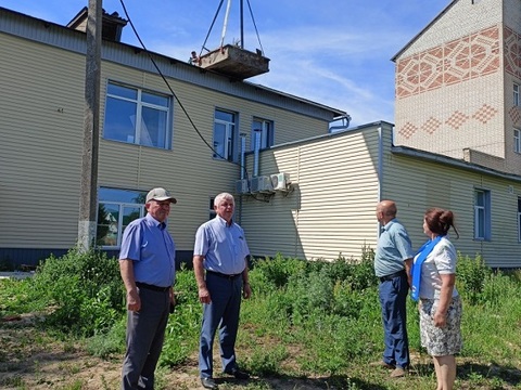 Партийцы проинспектировали ход ремонта в Ковылкинской центральной районной больнице