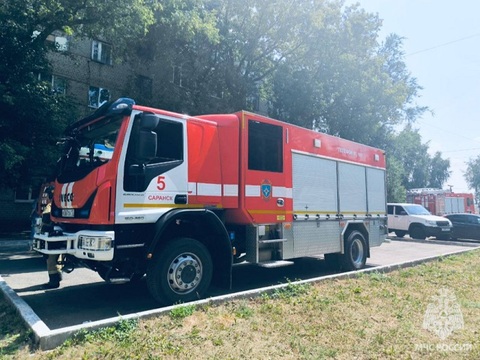 В Саранске при пожаре погибла женщина, мужчина выпрыгнул из окна 5 этажа, спасаясь от огня 