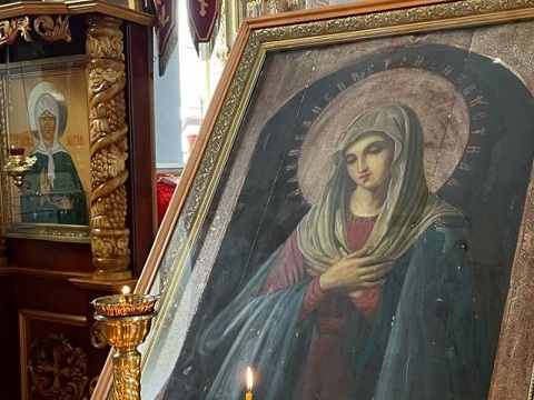 Для старинного чтимого Богородичного образа в Казанской церкви в Ромоданове собрали киот