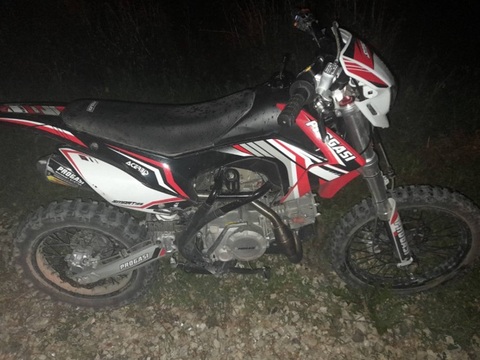 В Мордовии 13-летний мотоциклист сбил свою ровесницу на обочине