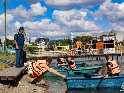 В Саранске юные спасатели соревновались в многоборье на водоеме