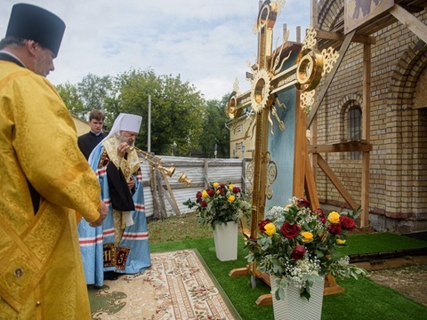 Митрополит Саранский и Мордовский Зиновий освятил крест для храма-часовни во Имя Всемилостивого Спаса 