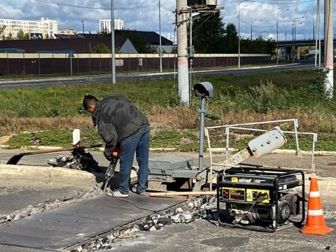 В Саранске проводят ремонт на ж/д-переезде у станции 