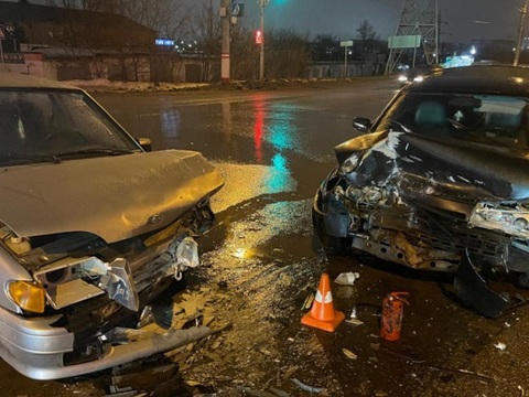 В Саранске водители пострадали в столкновении ВАЗ-21101 и ВАЗ-21154 