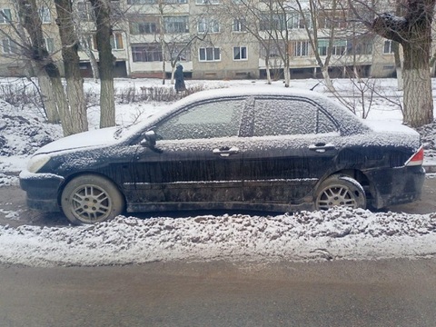 В Саранске убирают с улиц брошенные машины 