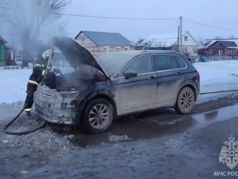 В селе Кемля Volkswagen Tiguan загорелся во время движения