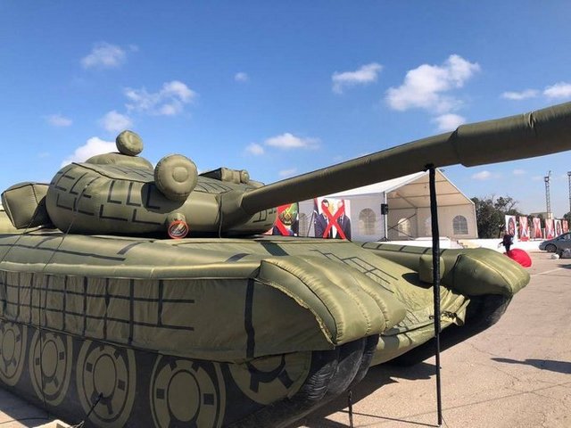 В Ливии замечен «советский Т-72Б» – надувной, резиновый