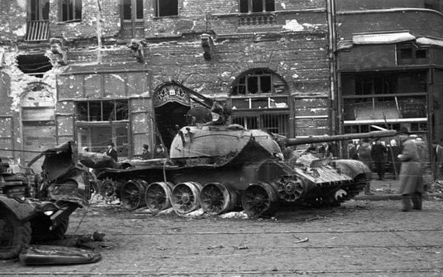Мятеж в Венгрии: как английская разведка выведала секреты новейшего танка Т-54А