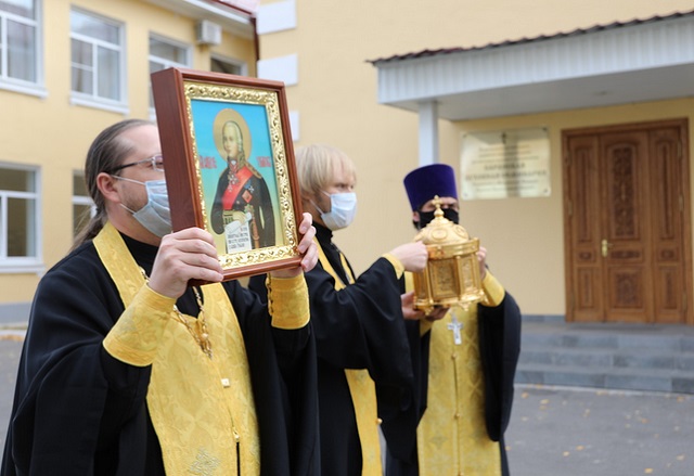 В Мордовии провели крестный ход в избавление от коронавируса с мощами праведного воина Феодора Ушакова