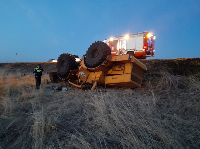 В Мордовии 49-летний тракторист погиб, опрокинувшись на К-701