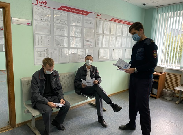 В Мордовии транспортные полицейские проводят профилактическую работу по борьбе с кибермошенничеством