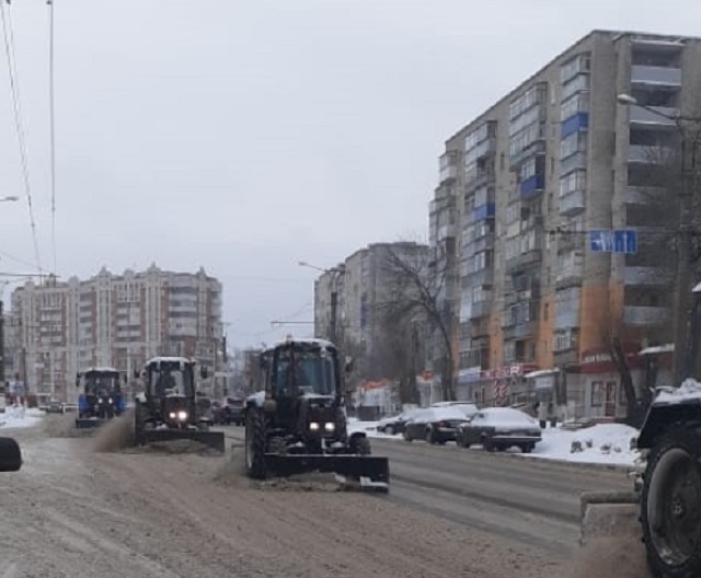 Саранск от снега убирали 227 единиц техники, около 200 рабочих и более 1000 дворников