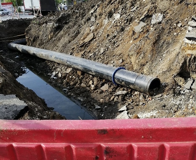 В Саранске при замене участка водовода выявили дефект на трубопроводе