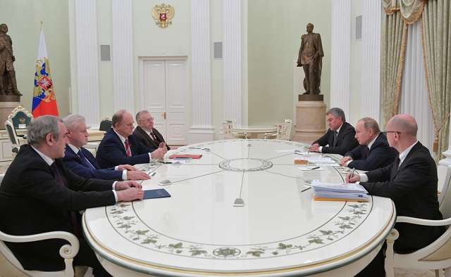 Президент России попросил депутатов Госдумы провести разъяснительную работу по поправкам в Конституцию