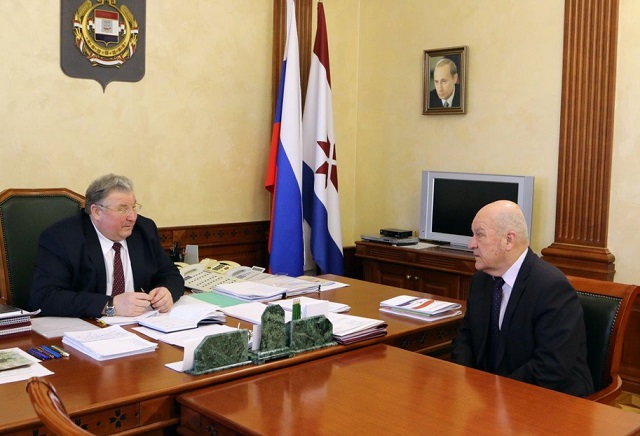 Глава Мордовии обсудил работу Ковылкинского электромеханического завода с его руководителем
