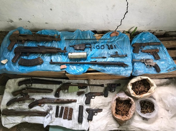 В Саранске обнаружен тайник с автоматами, пистолетами, обрезами и глушителями