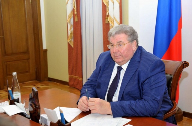 Владимир Волков подписал распоряжение о стимулирующих выплатах для соцработников