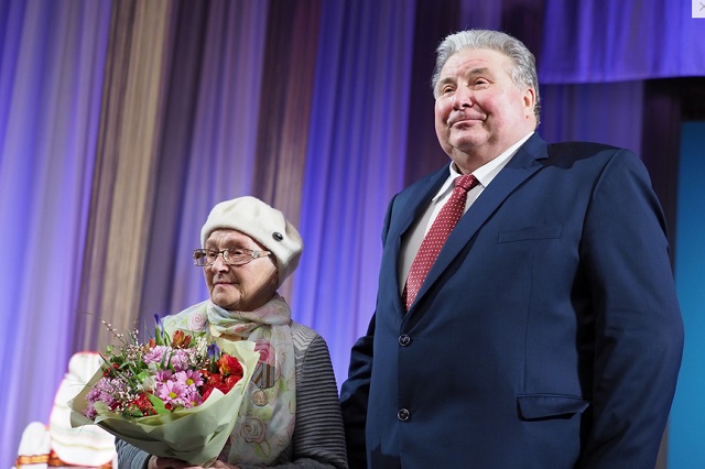 Глава Мордовии вручил награды женщинам в преддверие 8 марта